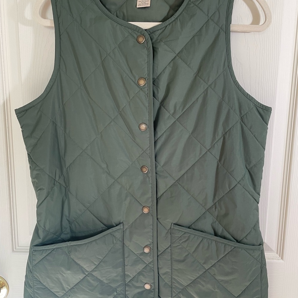 Duluth Trading Quilted Vest in Forest Green